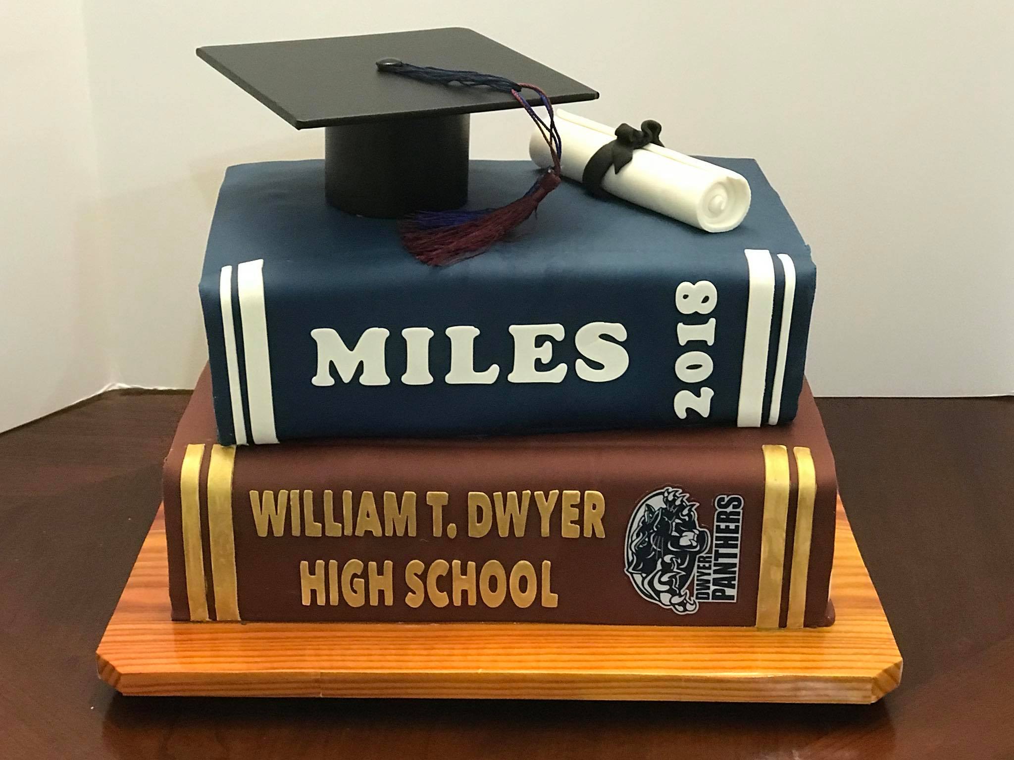 34338858_1719526518083268_7585178983679918080_n Graduation cake